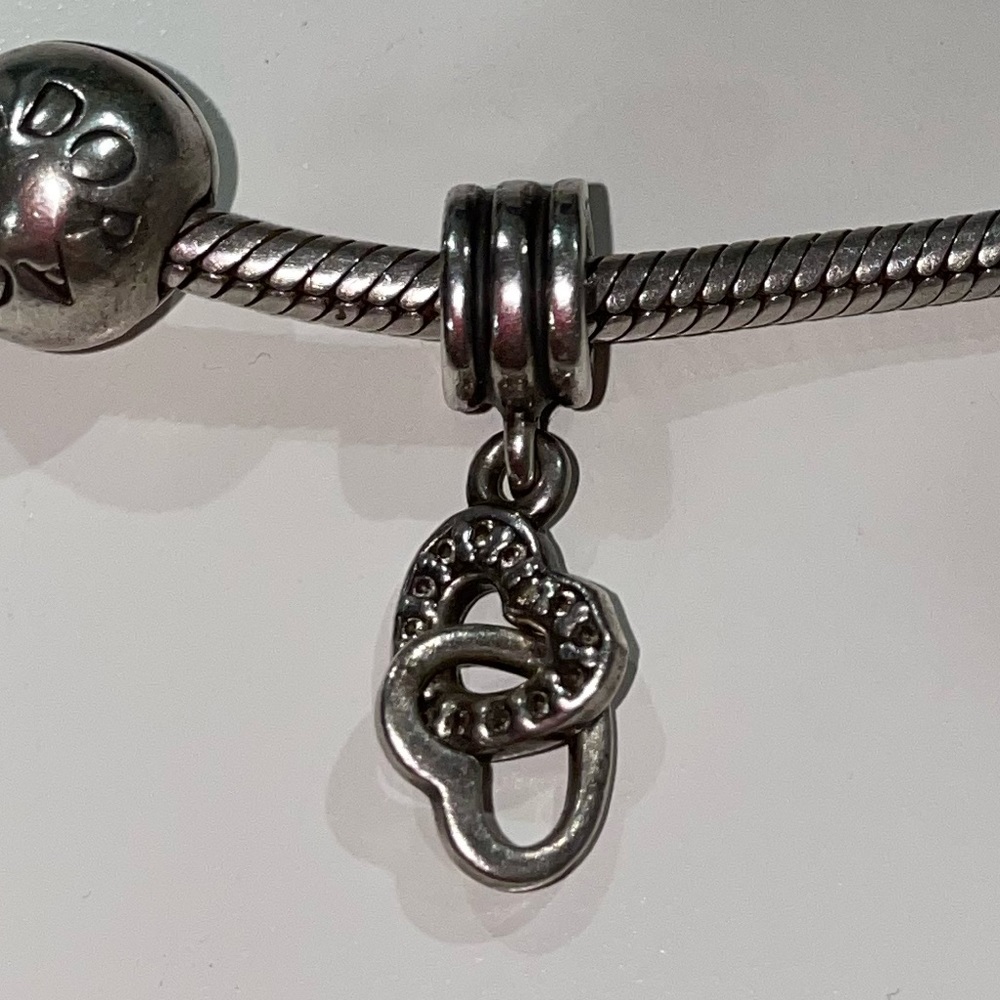 INTERLOCKING LOVE HEART DANGLE Pandora charm💕